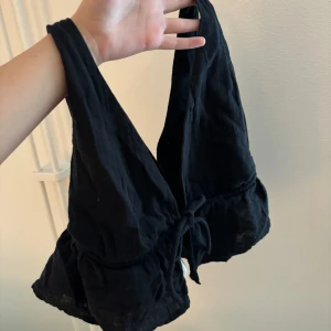 Svart topp - Superfin svart topp från zara!!