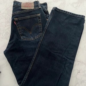 Levi 751  - Säljer Mina Levi’s pga stil bytte har använt dem I minder än en månad. Köpte dem för 800