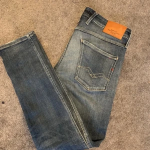 Replay anbass - Ett par feta replay anbass i str 32/31. Använda fåtal ggr så i princip nya. Hör av er vid frågor och funderingar!