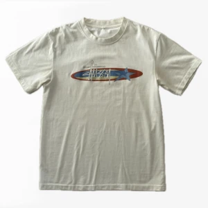 Stüssy T-shirt - En vit stüssy t-shirt i storlek S/M, förmodligen fake då det inte finns lapp men nyskick och super bra kvalitet⭐️⭐️⭐️