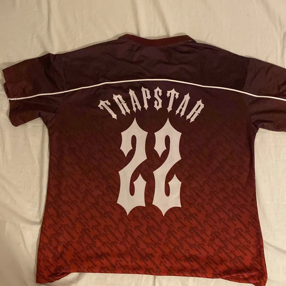Helt ny oanvänd Trapstar Jersey (inte äkta) Storlek M. T-shirts.