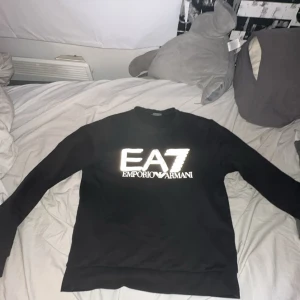 Ea7 tröja - Säljer min ea7 armani tröja. den är lite solblekt