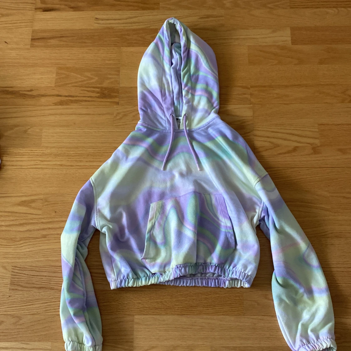 Färgglad hoodie