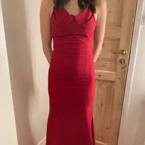 Röd balklänning i fint skick! ❤️köpt från bubbelroom 