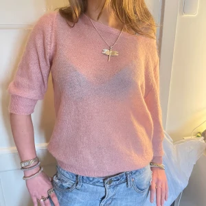 Filippa k tröja - Super snygg Filippa k tröja i rosa! 🌸 perfekt till sommarn och våren  Ull och mohair bla