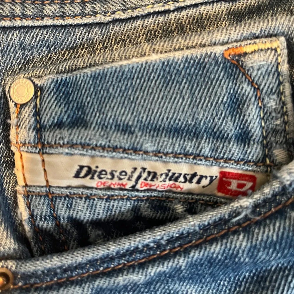 Jätte snygga jeans från Diesel Industry!Skulle säga att dessa jeans är ungefär stl M.💞 Köpta för 400 kr secondhand och är knappt använda. Priset går självklart att diskuteras!😊 . Jeans & Byxor.