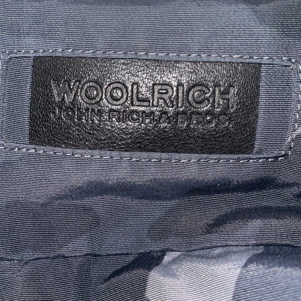 Få ett par jeans på köpet !! En otroligt Snygg Väst från Märket Woolrich med ett riktigt fett mönster 🤩8/10 sick. Modelln är 186 men passar någon kortare då den är lite liten på han. hör av er vid minsta fundering 💭 . Jackor.