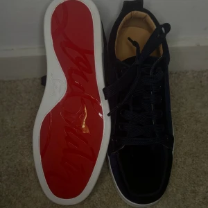 Louboutin skor - Skit snygga helt oanvända skor. Skickar gärna fler bilder. Säljer för storleken var fel för mig.