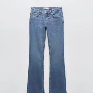 säljer dessa slutsålda jeans från Zara (ljusblå)