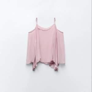 Supersöt rosa blus ifrån Zara!☺️säljs då den inte kommer till användning. helt ny aldrig använd