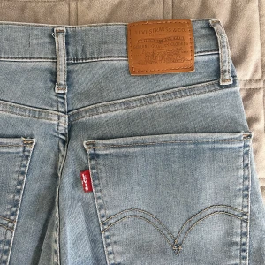 Levis mile high super skinny - Knappt använda Levi’s jeans som är i väldigt bra skick! 