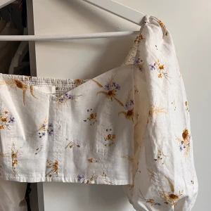 Linnetopp - 🤍Kort somrig topp i strl M  🤍Använd ett fåtal gånger