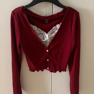 Tröja från shein  - Har aldrig använt, bra kvalitet för att vara shein. Storlek xs men kan uppfattas något längre i armarna 