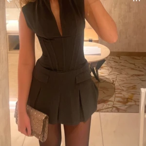 Houseofcb klänning  - Säljer denna klänningen från house of cb❤️ kostade ca 2400kr på hemsidan ❤️endast använd vid ett tillfälle 