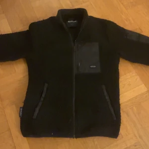 Depalma fleece - Säljer en depalma fleece som är i bra skick, nypris 1500kr, mitt pris 799kr 