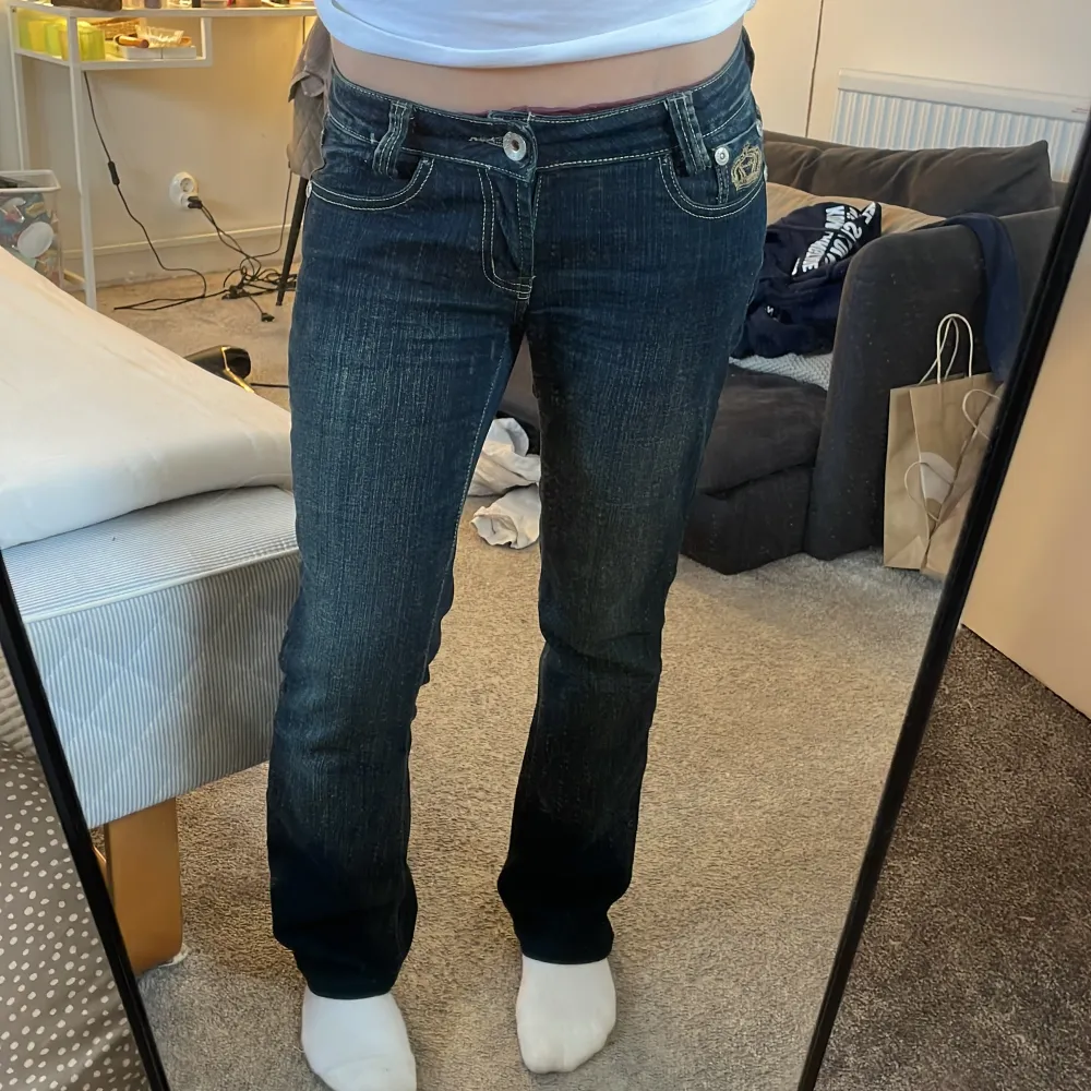 Skit snygga Lågmidjade jeans som jag lägger upp nu igen pga oseriös köpare🤍🤍. Jeans & Byxor.