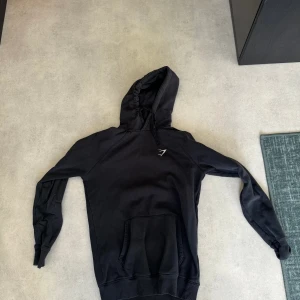 GYMSHARK HOODIE - Svart gymshark hoodie  Skick 6/10 