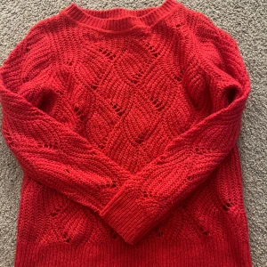 Stickad tröja - Rosa stickad tröja. 