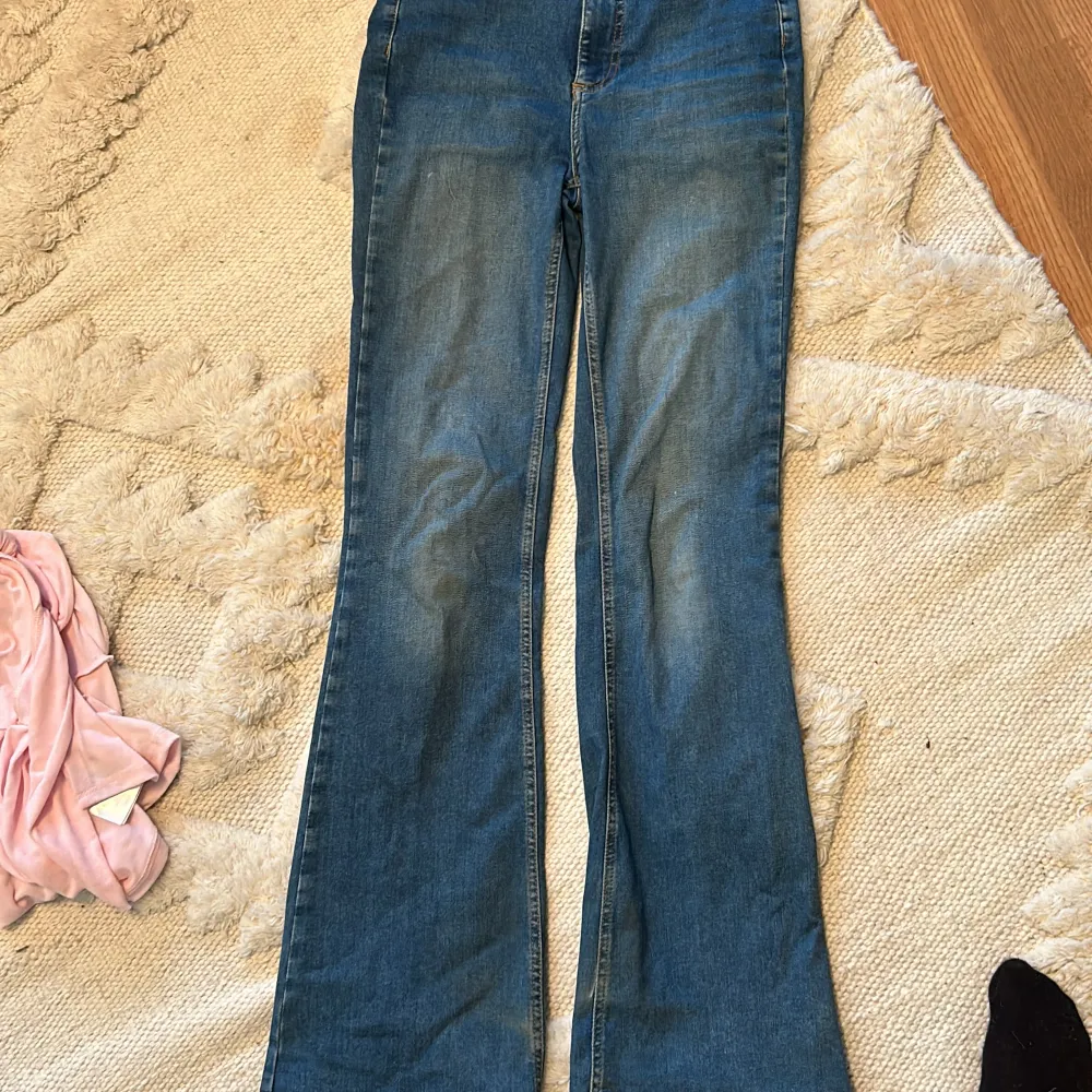 Väl använda och rätt så gamla men inga skador. Jeans & Byxor.