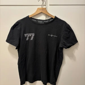 Sailracing t-shirt - Sail t-shirt. Strl L men passar M. Skick 7/10.