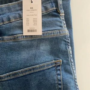 jeans - hej! säljer nu dessa jenas ifrån lager 157! säljer då det var för krångligt att skicka tillbaka! färgen finns inte längre på hemsidan ( se färgen på första sidan ) 💕 aldrig andvända