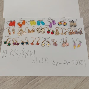 Örhängen! - Örhängen som jag vill bli av med så 10kr/par eller 3 par för 20kr! Frakten är 18kr. Skriv priv vid intresse eller frågor🫶🏼