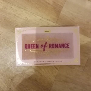 Aldrig använt  - Jag säljer denna ögonskukpalett för har aldrig använt den skrev om ni är intresserade 