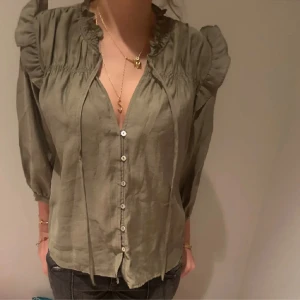 Zara blus - Söt blus från zara, knappt använd. Använd gärna ”köp nu”. (Lånade bilder)⭐️💕 Kom provat för egna⭐️💕