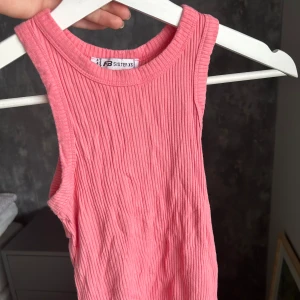 Topp - Jätte fin rosa topp från New Yorker, fint skick men använder inte längre 🌸