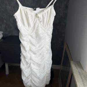 Så snygg klänning som tyvärr blivit för liten :(