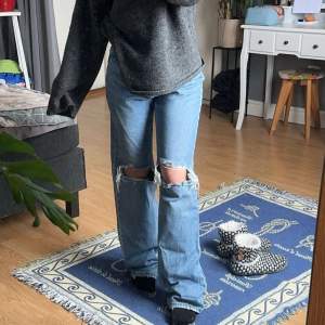 Jeans från Vero Moda, använd fåtal gånger då de är för långa för mig!  Inga fel på de, skulle rekommendera till någon som är 170+  Vid fler frågor, skriv! 🫶🏻