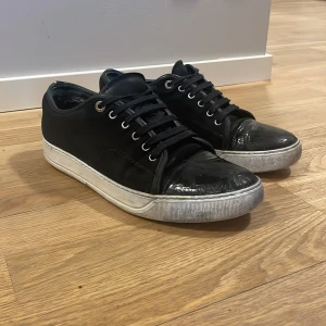 Lanvin - Hej! Säljer mina lanvins som är i användt Skick i storlek uk 8 eller 43 EU, ingen box eller liknande.