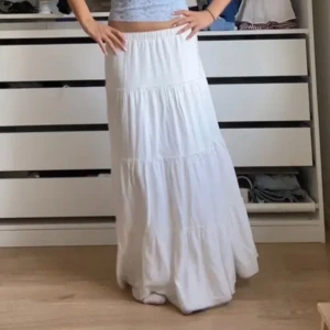 Lågmidjade kjol! - Säljer denna jättefina kjol från brandy Melville perfekt till sommaren! Storlek onesize - motsvarar xs-s💕skriv för frågor