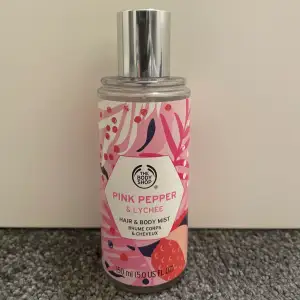 Säljer nu min Body Mist då jag tyvärr inte får någon användning för den längre. Doften är helt slutsåld. Lite mer än halva finns kvar