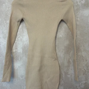 Långärmad miniklänning  - ”Stickad” klänning från missguided i storlek xs. Knappt använd💞