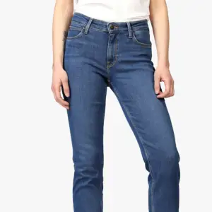 Säljer mina jeans från lee då dom aldrig kommer till användning 