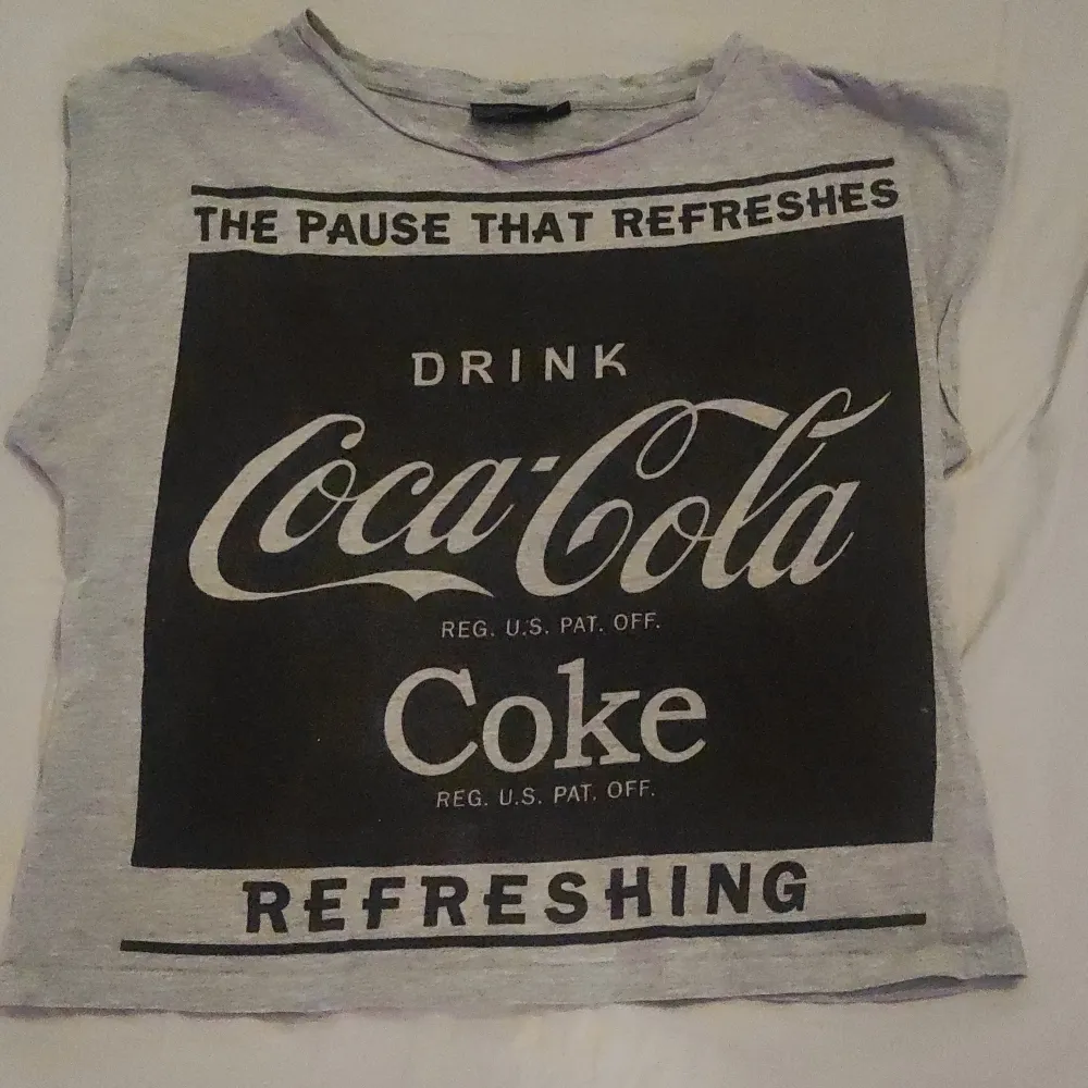 Cola t-shirt i fint skick . T-shirts.