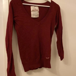 V-ringad tröja mörkröd - Superskönt material