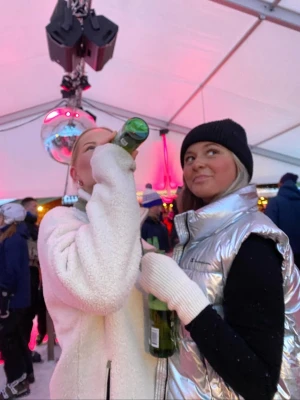 Silvrig väst - Silvrig väst från Campion, använd en gång!