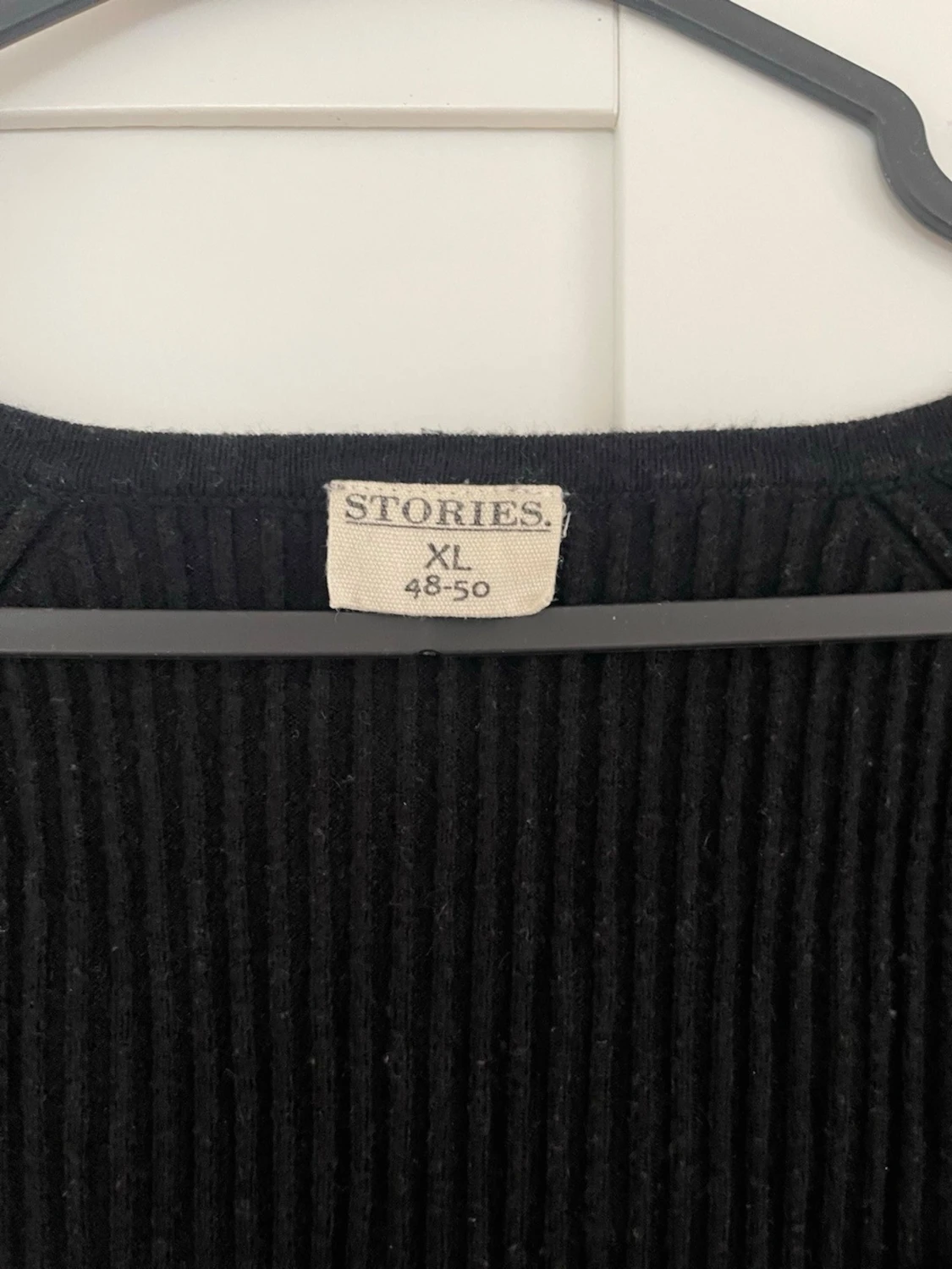 Svart ribbad stickad tröja Stories - 1