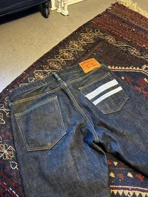 Momotaro jeans - Sjukt snygga Momotaros som har ej blivit infadeade ännu. Perfekt till ett nytt selvedge projekt. Storleken är 32/32. Skickar alltid inom 24 timmar