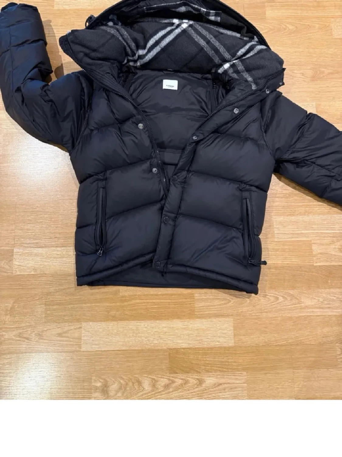 Svart pufferjacka med huva - 2