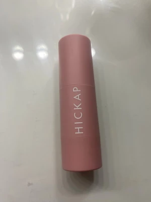 Hickap touch up stick  - Säljer detta touch up sticket från Hickap då de aldrig har kommit till användning, endast testat på handen💞 nypris 199kr 