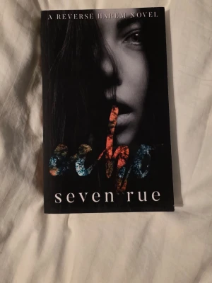 Echo by Seven Rue  - Säljer signerad book from 'Seven Rue' Boken är på engelska och har en mystisk vibe med inslag av romantik och äventyr i Alaskas vildmark. Perfekt för dig som gillar spännande skönlitteratur med dramatik och relationer också med revears harem and age gap 