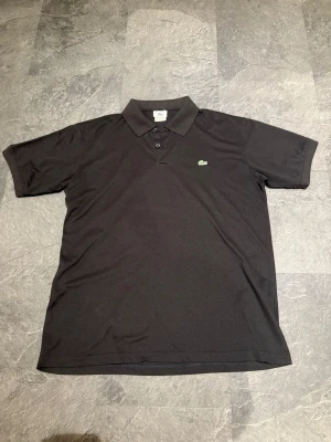 Ny Lacoste piké svart - Lacoste piké nypris -> 1500. Säljer p.g.a den inte används