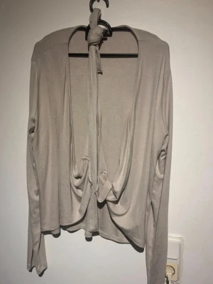 Ny tröja ifrån lager 157  - Aldrig använd endast hängt i garderoben stl XL men passar L fint 