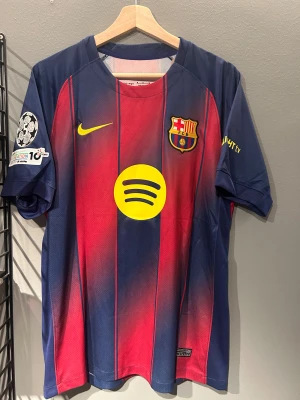 Lamine yamal tröja - Helt ny tröja med champions league tagg. Storlek M