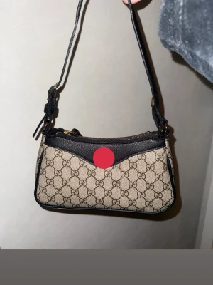 Gucci beige axelremsväska monogram - Aldrig använd