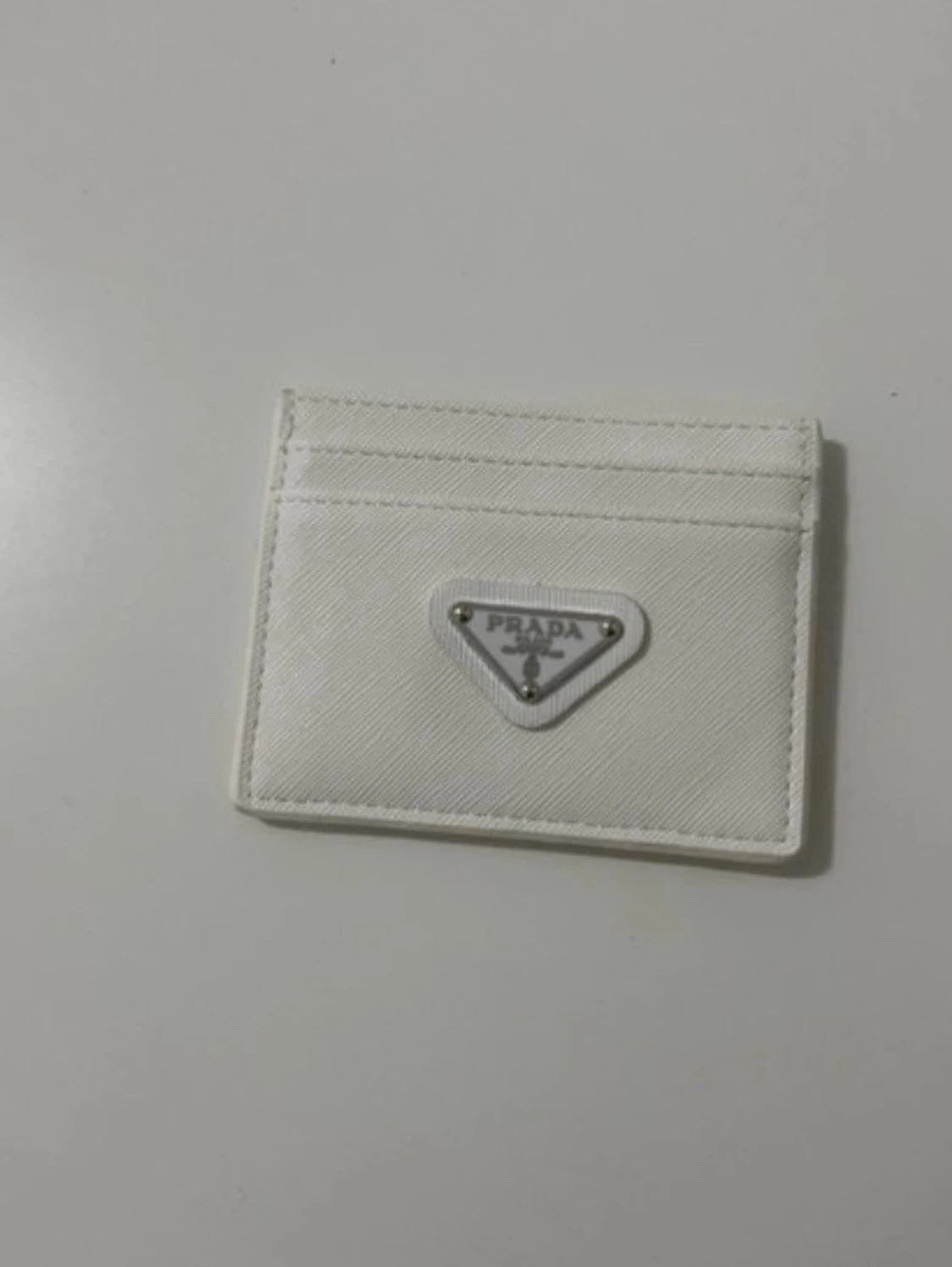 Vit kortfodral från Prada - 1