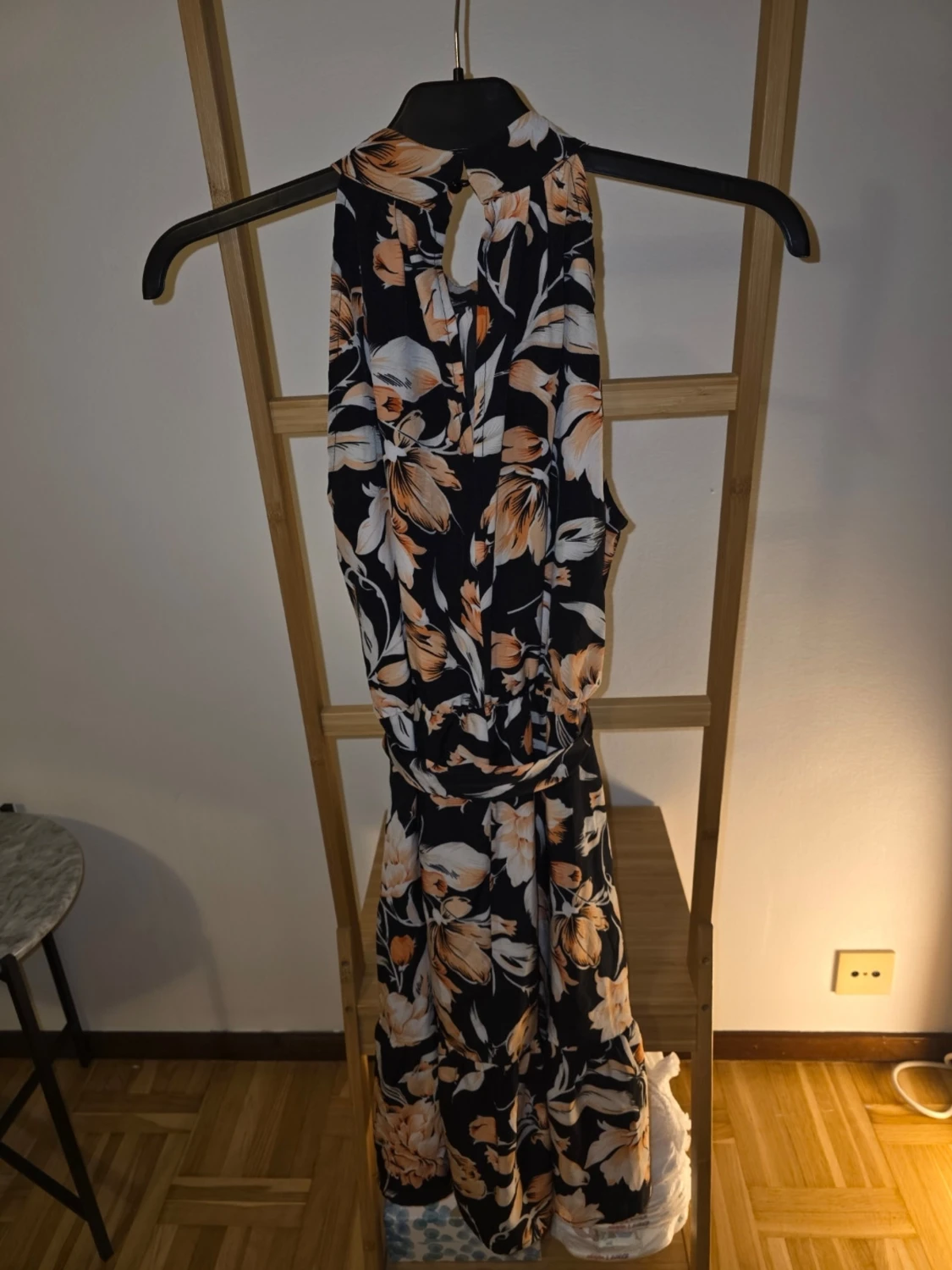 Blommig långklänning med hög krage - 3